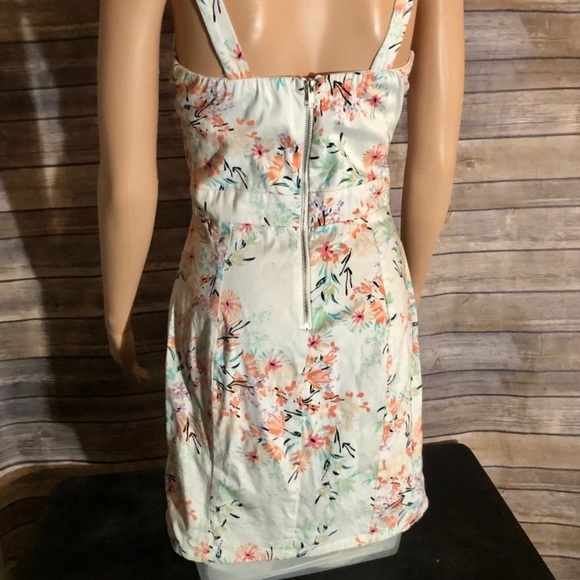 Dress - Picture 7 of 8